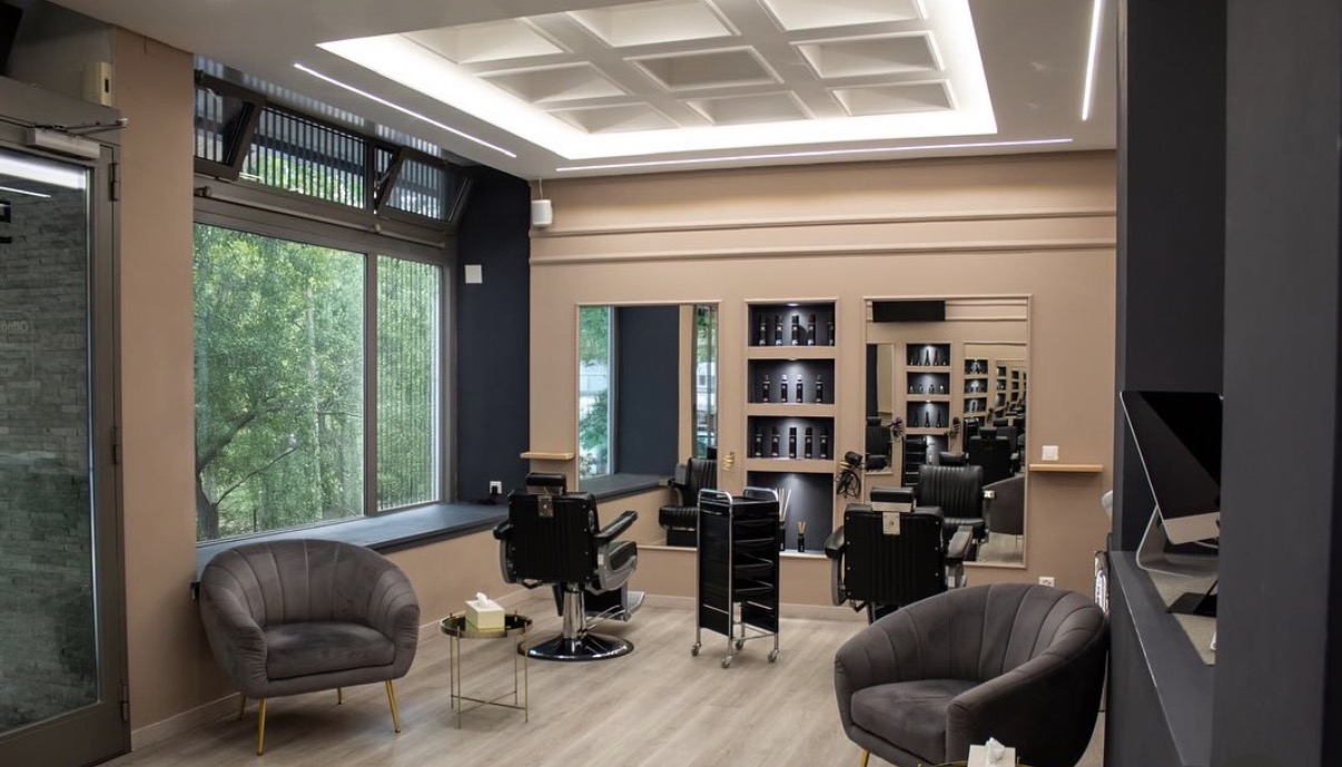 Lounge area and styling stations